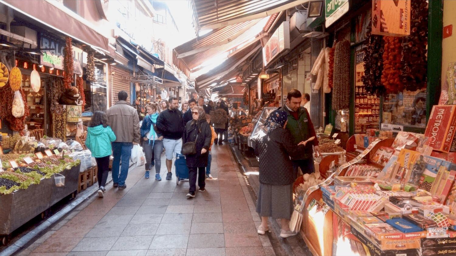 التسوق في اسطنبول سوق كاديكوي أو سوق قاضي كوي