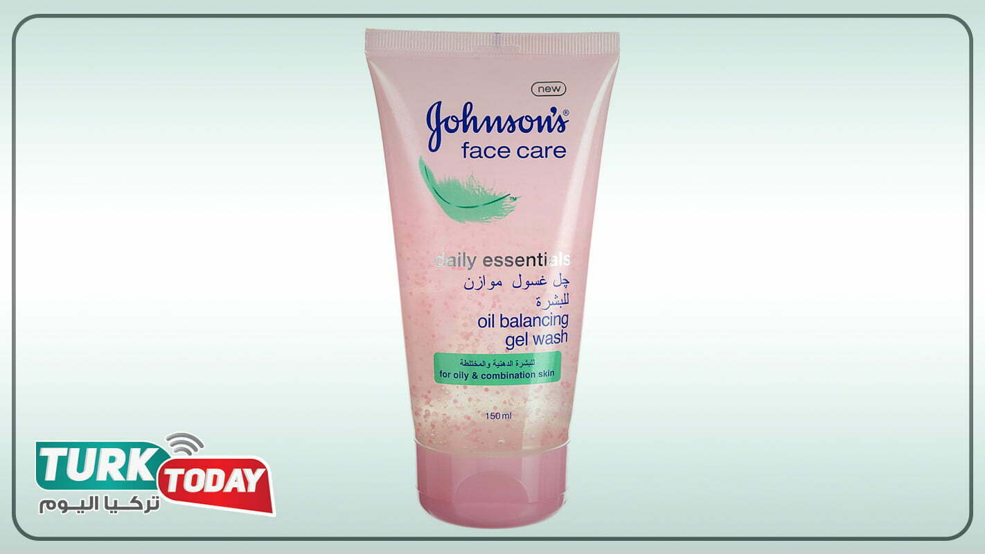 غسول جونسون للبشرة الدهنية