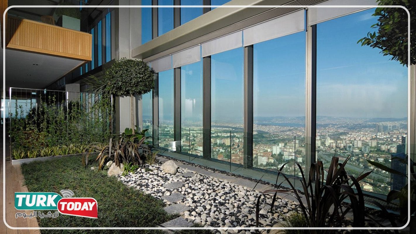 مشاهدة مناظر ساحرة من قمة البرج